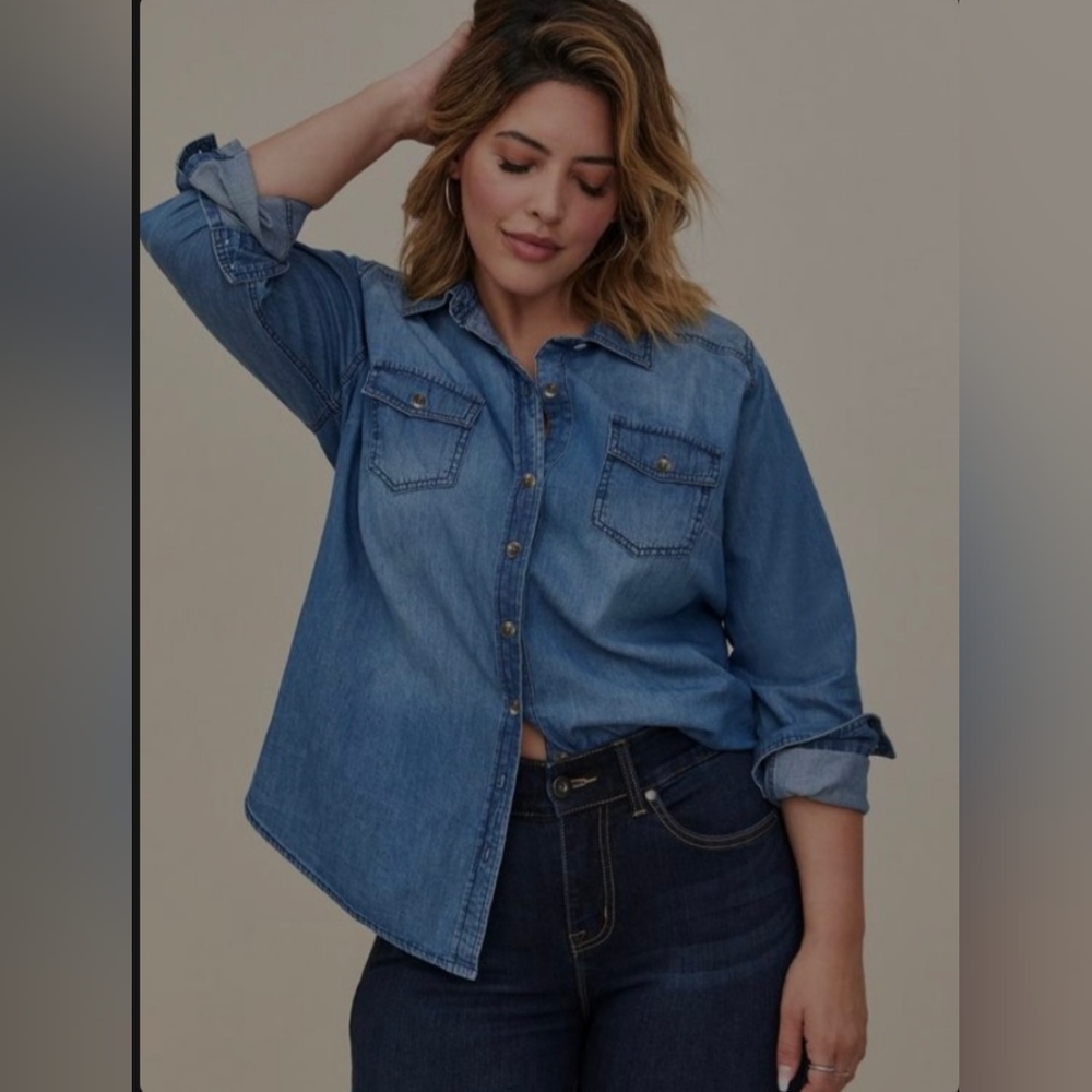 TORRID☆Medium Wash Button-down Shirt